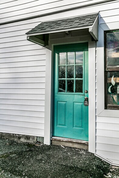 More Photos Of 4527 South St, Jamesville General Retail For Sale
