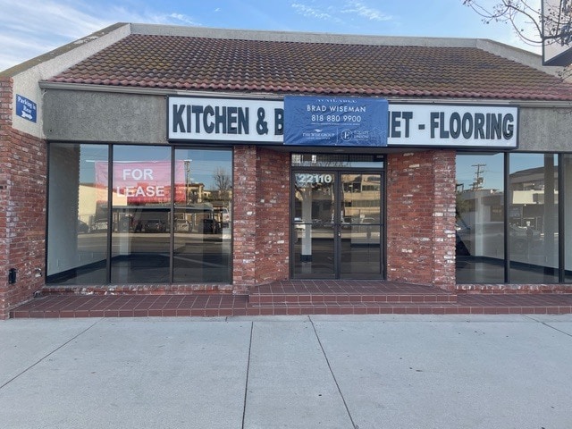 Primary Photo Of 22110 Ventura Blvd, Woodland Hills Storefront For Lease