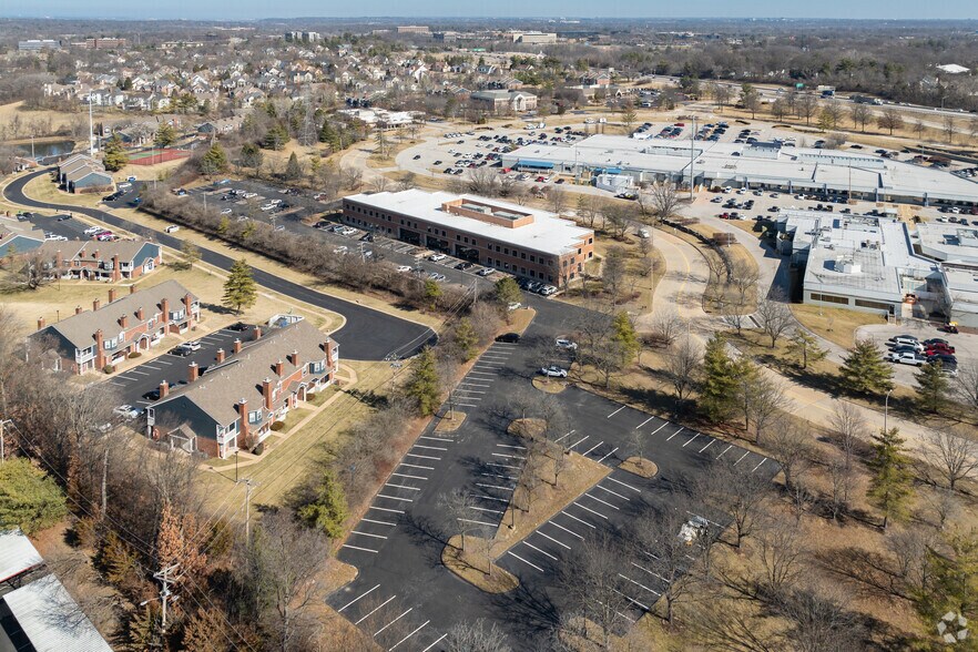More Photos Of 1122 Town & Country Commons, Chesterfield Office For Sale