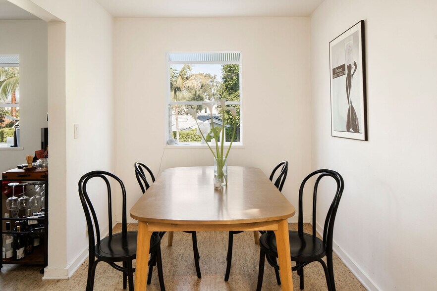 More Photos Of 608 Westminster Ave, Venice Apartments For Sale