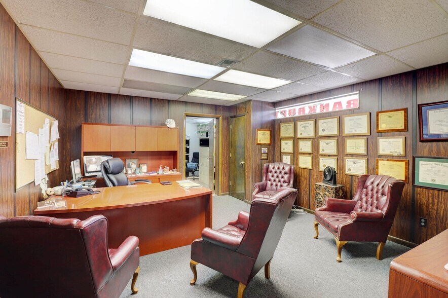 More Photos Of 2110 S Cleveland Ave, Fort Myers Office For Sale