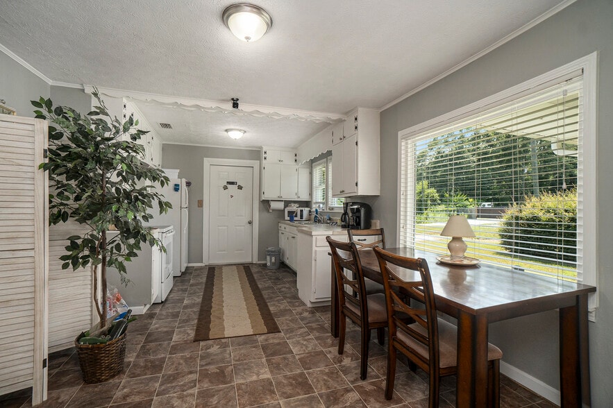 More Photos Of 7336 Lee Rd, Lithia Springs Office Residential For Sale