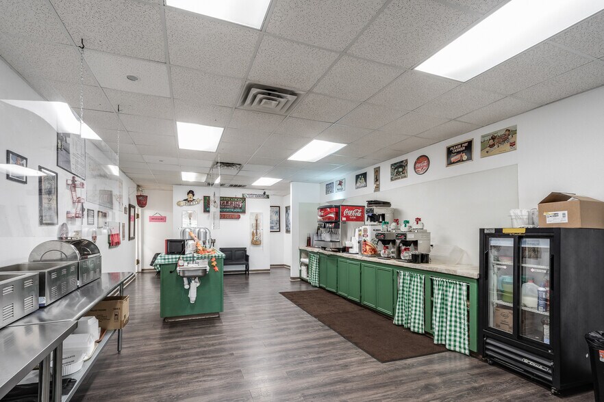 More Photos Of 318 N Washington Ave, Livingston General Retail For Sale