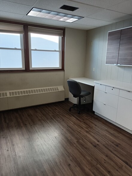More Photos Of 4921 E State St, Rockford Office For Sale