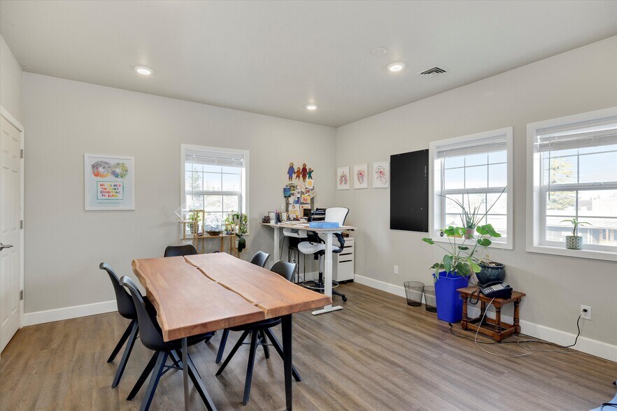 More Photos Of 113 N Elm St, Canby Restaurant For Sale