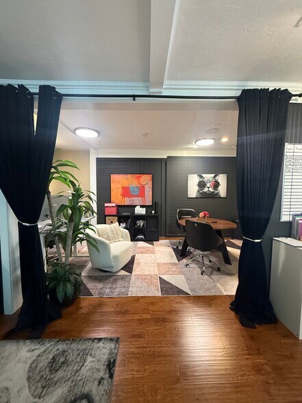 More Photos Of 110 E 5th Ave, Mount Dora General Retail For Lease