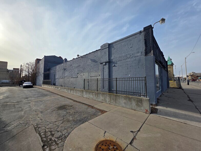 More Photos Of 3745 Cass Ave, Detroit Freestanding For Sale