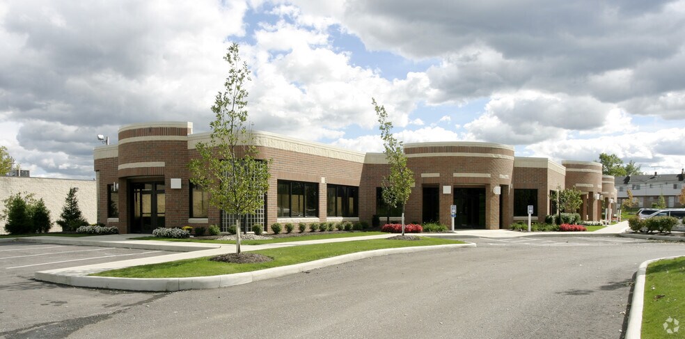 More Photos Of 26110 Emery Rd, Warrensville Heights Medical For Lease
