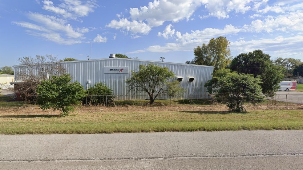 More Photos Of 2929 Emzee Ave, Granite City Warehouse For Sale