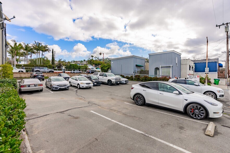 More Photos Of 1400 Glenneyre St, Laguna Beach Storefront Retail Office For Sale