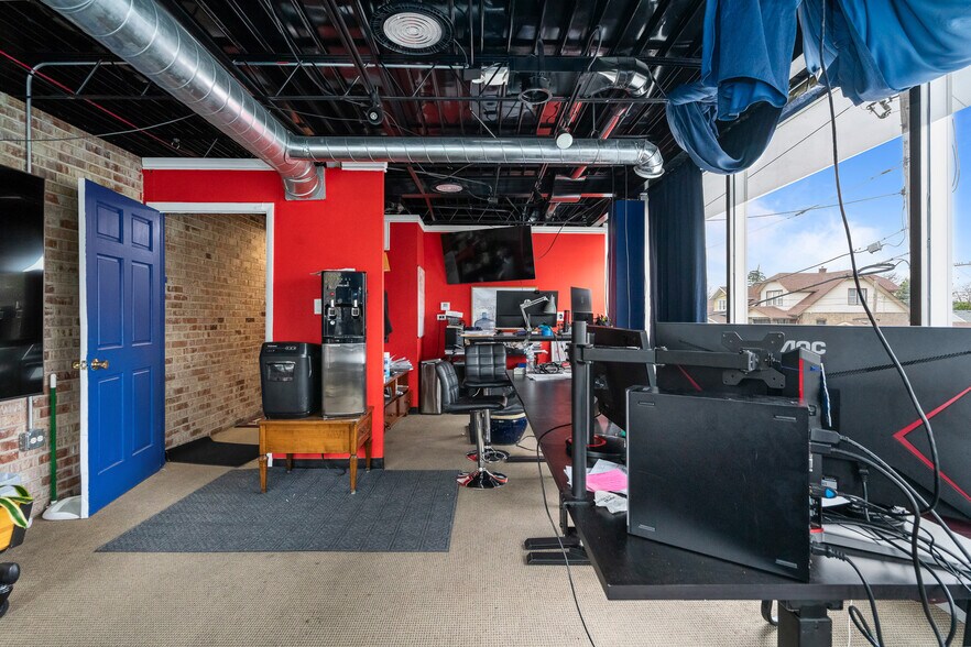 More Photos Of 3100 S Oak Park Ave, Berwyn Office For Sale