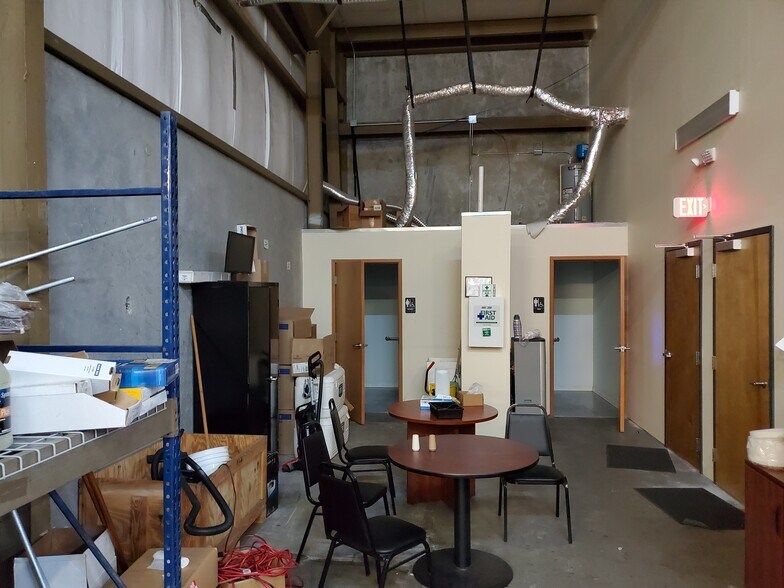 More Photos Of 2100-C Palmetto St, Clearwater Warehouse For Lease