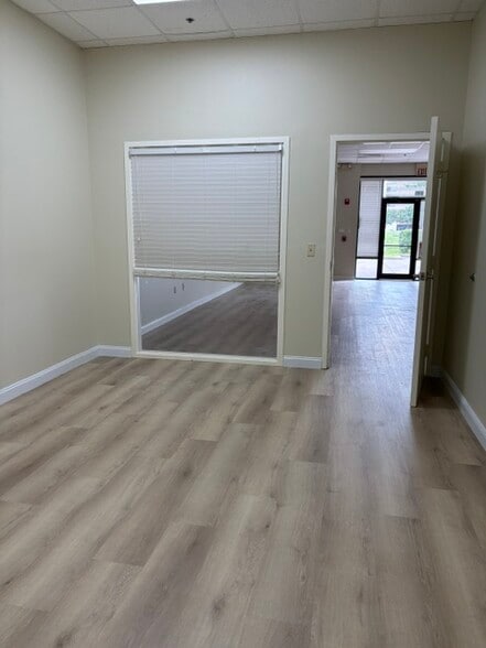 More Photos Of 14056 Southwest Fwy, Sugar Land Unknown For Lease