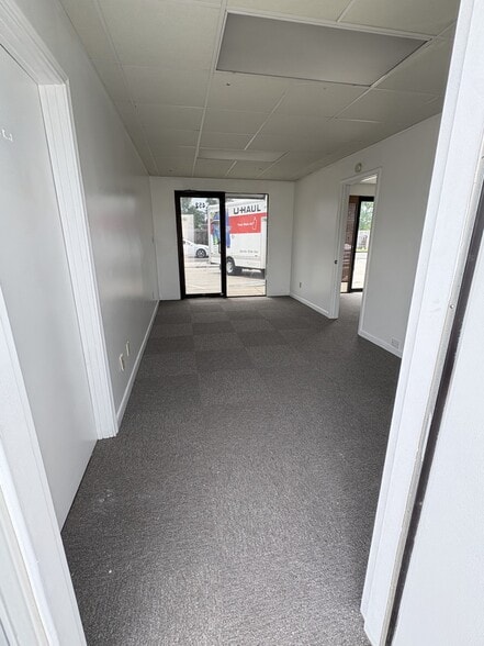More Photos Of 460 S Post Oak Rd, Sulphur Self Storage For Lease
