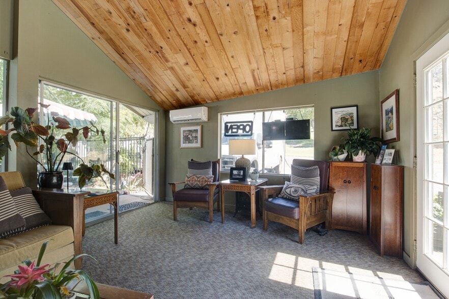 More Photos Of 13383 Sierra Way, Kernville Hotel For Sale