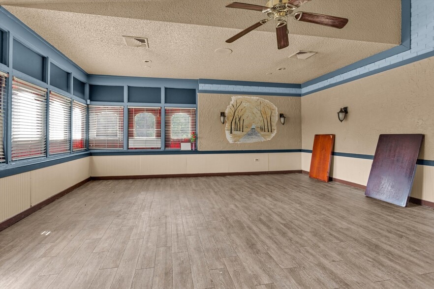 More Photos Of 235 E Gibson St, Jasper Restaurant For Lease