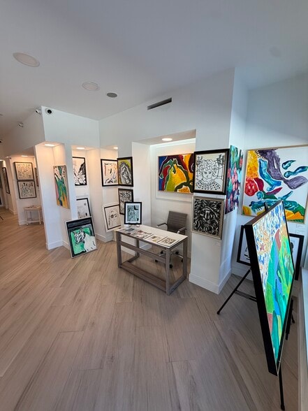 More Photos Of 374 13th Ave S, Naples General Retail For Lease