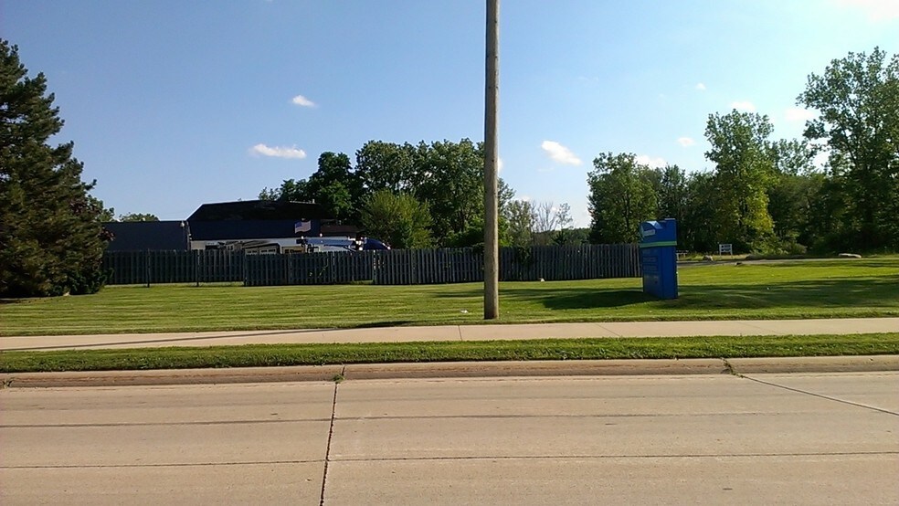 More Photos Of 46585-46601 Grand River Ave, Novi Warehouse For Sale