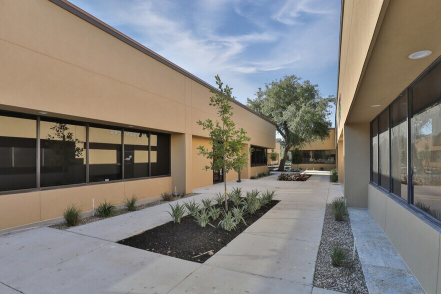 More Photos Of 16441 Space Center Blvd, Houston Unknown For Lease