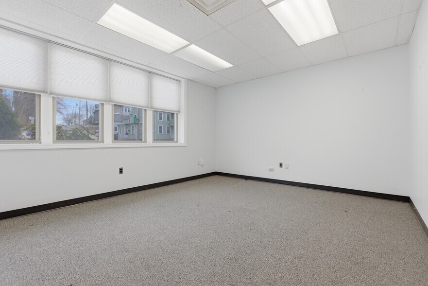 More Photos Of 174 Green St, Melrose Office For Sale