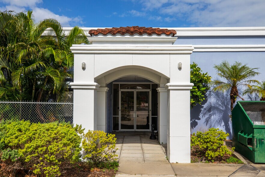 More Photos Of 27 E Hibiscus Blvd, Melbourne Medical For Sale