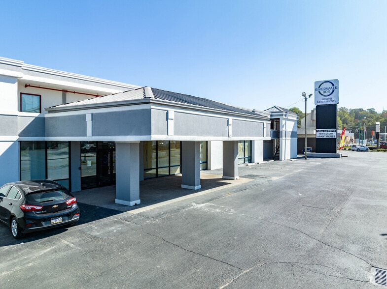 Primary Photo Of 803 N 2nd St, Clarksville Apartments For Lease