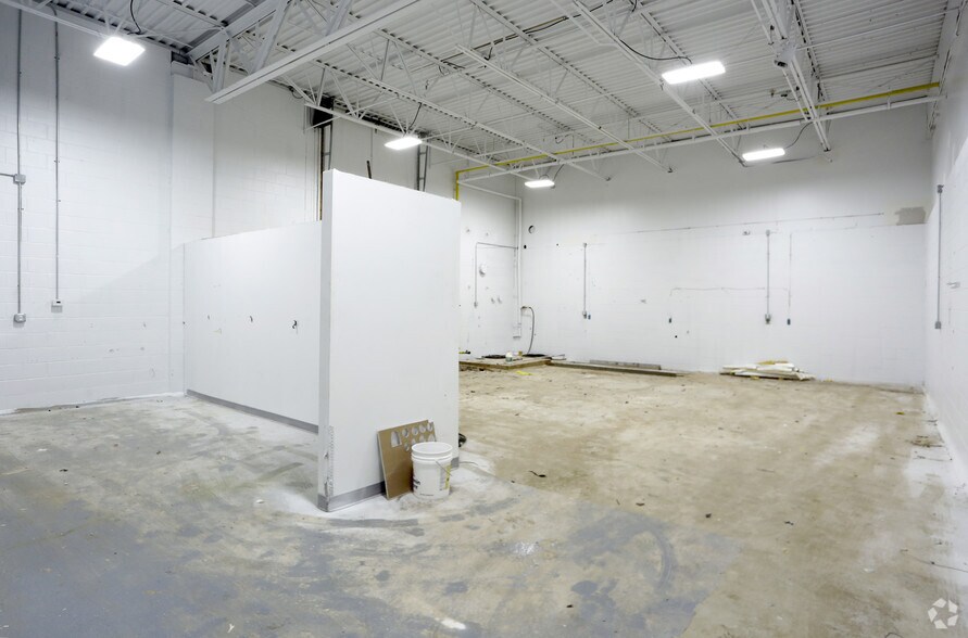 More Photos Of 18 Robert Bonazzoli Ave, Hudson Warehouse For Lease