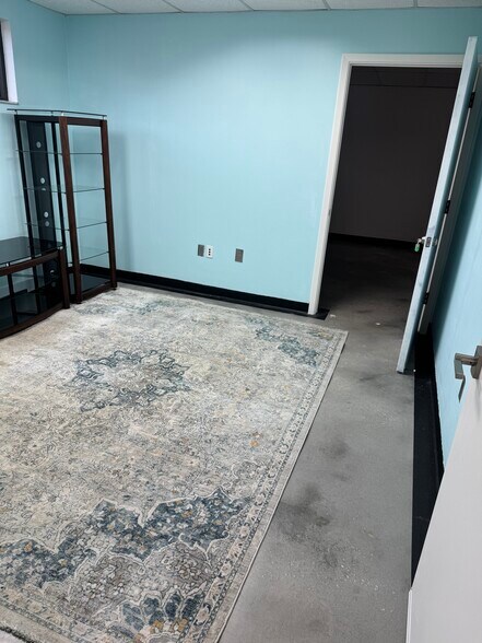 More Photos Of 621 Lakeview Rd, Clearwater Coworking Space