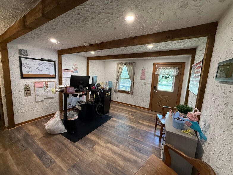 More Photos Of 1108 Wilroy Rd, Suffolk Office For Sale