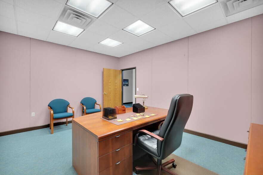 More Photos Of 4613 Philips Hwy, Jacksonville Light Distribution For Lease