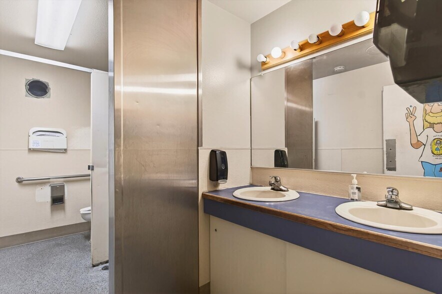 More Photos Of 50316 Columbia River Hwy, Scappoose Restaurant For Sale