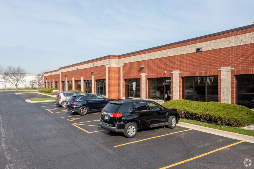 More Photos Of 440 Quadrangle Dr, Bolingbrook Office For Lease