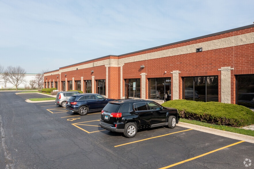 More Photos Of 440 Quadrangle Dr, Bolingbrook Office For Lease