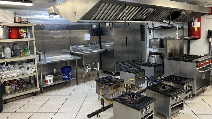 More Photos Of 1710 Oak Tree Rd, Edison Freestanding For Lease