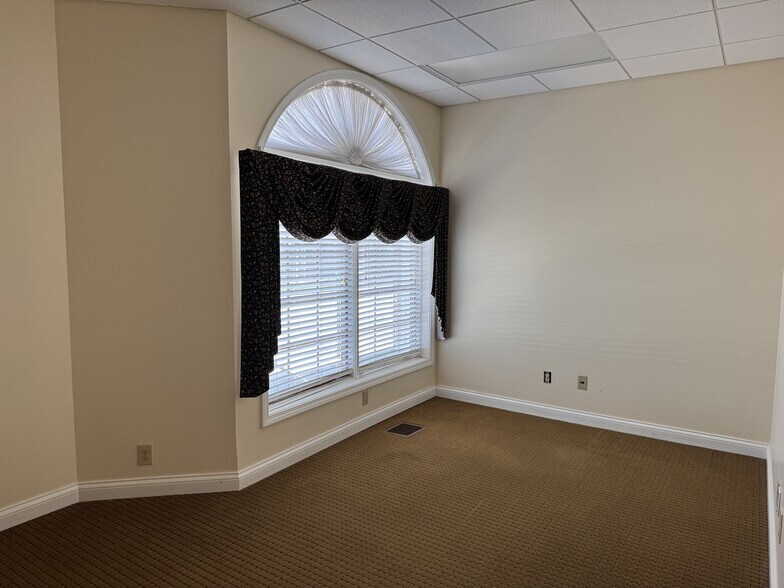 More Photos Of 160 Sagamore Pky W, West Lafayette Office For Lease