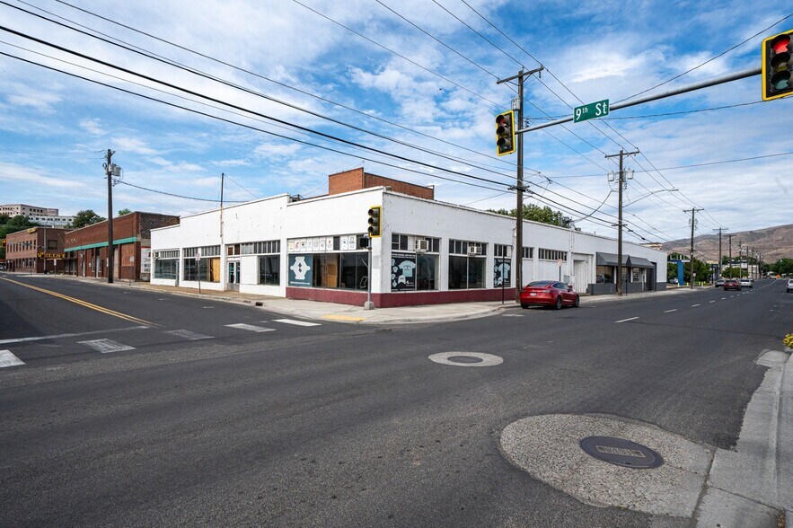 Primary Photo Of 844 D St, Lewiston Flex For Sale