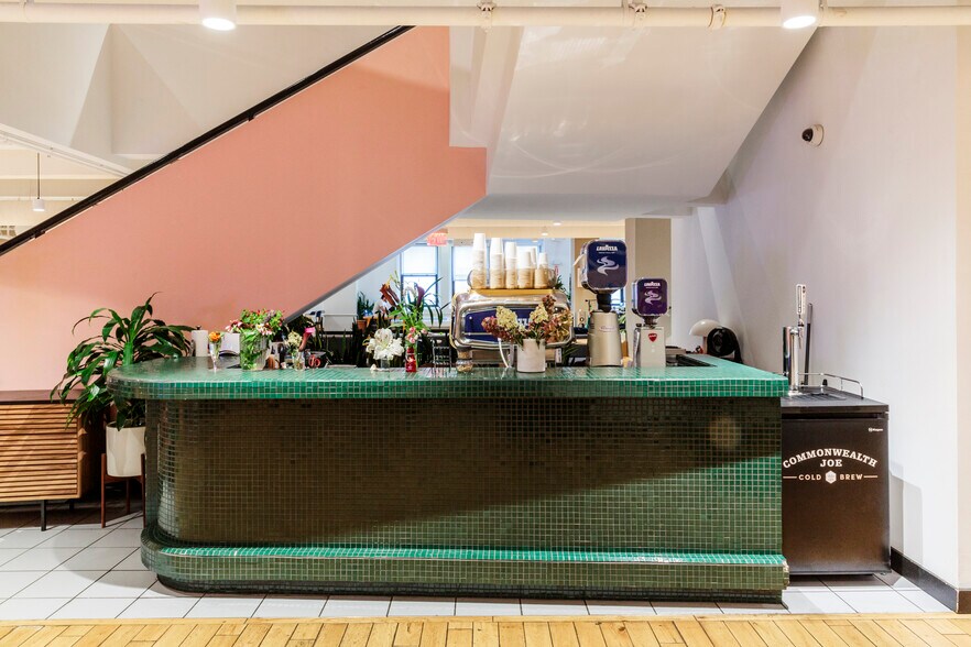 More Photos Of 500 7th Ave, New York Coworking Space