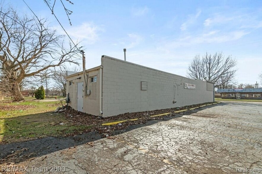 More Photos Of 5153 S Beech Daly St, Dearborn Heights Freestanding For Lease