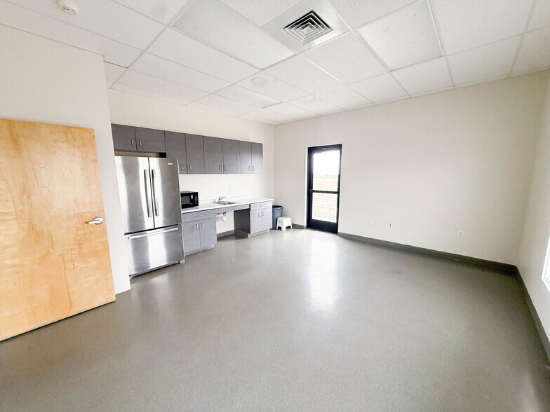 More Photos Of 712 E 2400 N, Tooele Warehouse For Sale