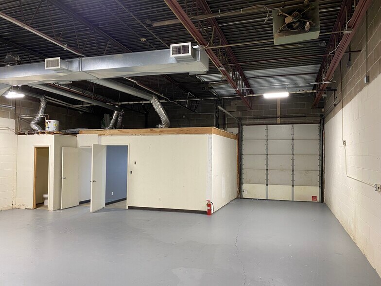 More Photos Of 104 Allen Blvd, Farmingdale Warehouse For Lease