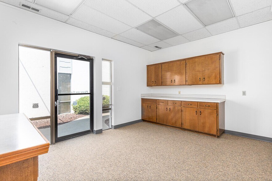 More Photos Of 320 N Johnson St, Kennewick Office For Sale