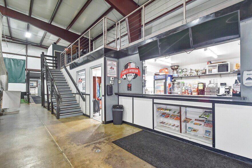 More Photos Of 1856 Nimitz Dr, De Pere Distribution For Lease