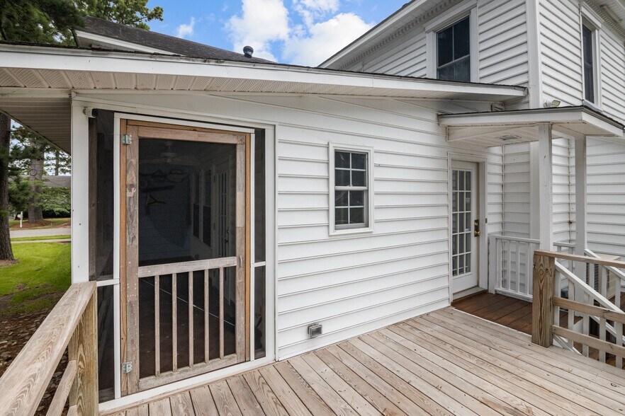 More Photos Of 567 E Water St, Belhaven Hospitality For Sale