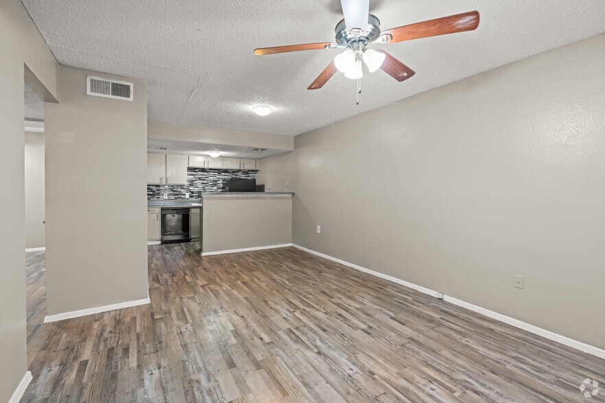 More Photos Of 711 Grand Ct, Arlington Apartments For Sale