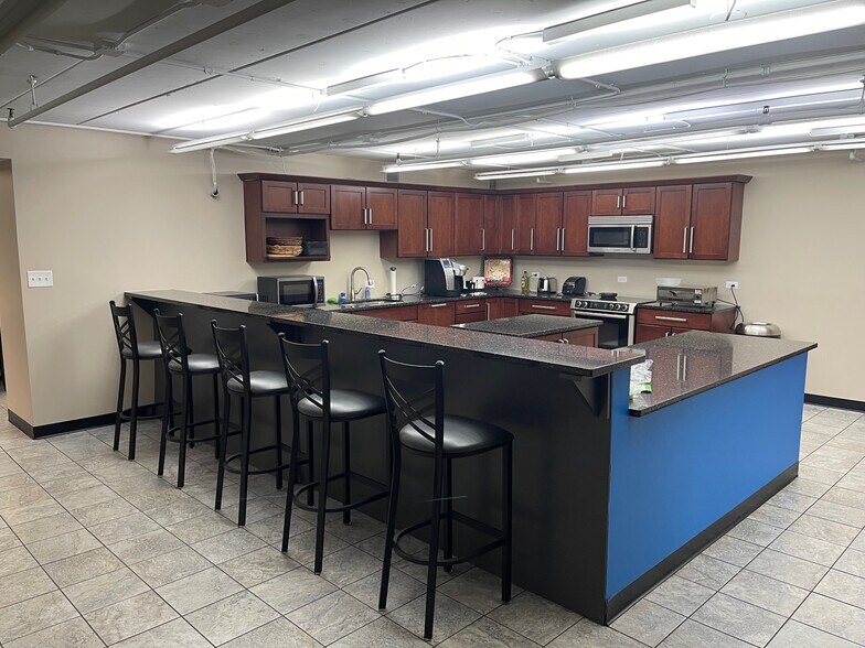 More Photos Of 620 Enterprise Dr, Oak Brook Light Distribution For Lease