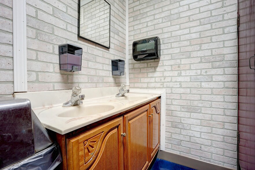 More Photos Of 315 2nd St, Morrow Lodge Meeting Hall For Sale