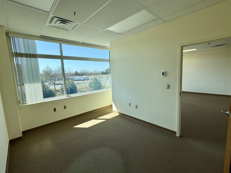 More Photos Of 10621 Gateway Blvd, Manassas Office For Lease