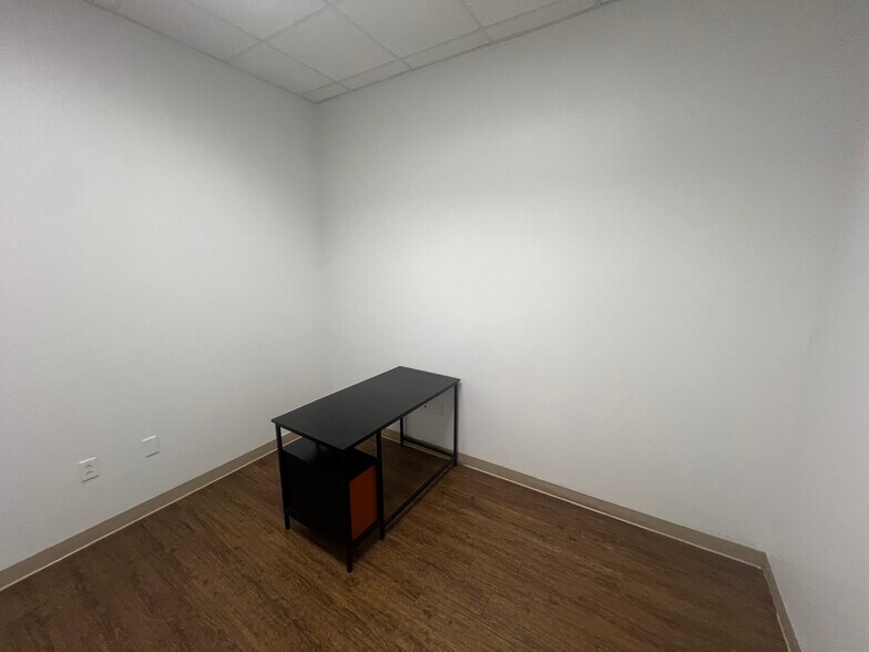More Photos Of 3202 S W S Young Dr, Killeen Medical For Lease