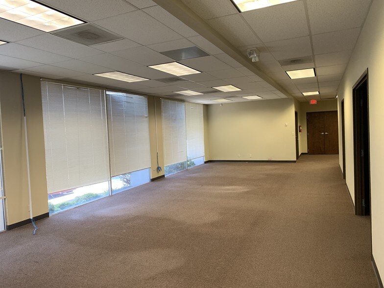 More Photos Of 444 Executive Center Blvd, El Paso Office For Lease
