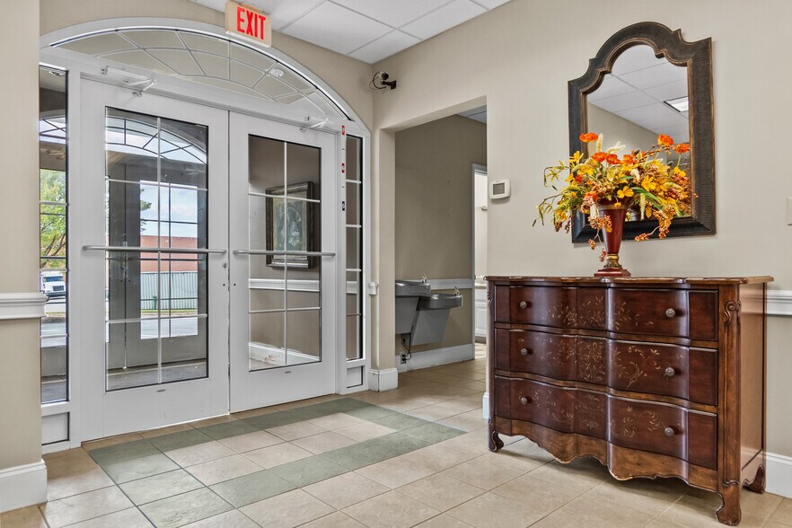 More Photos Of 239 Cedric St, Leesburg Office For Sale